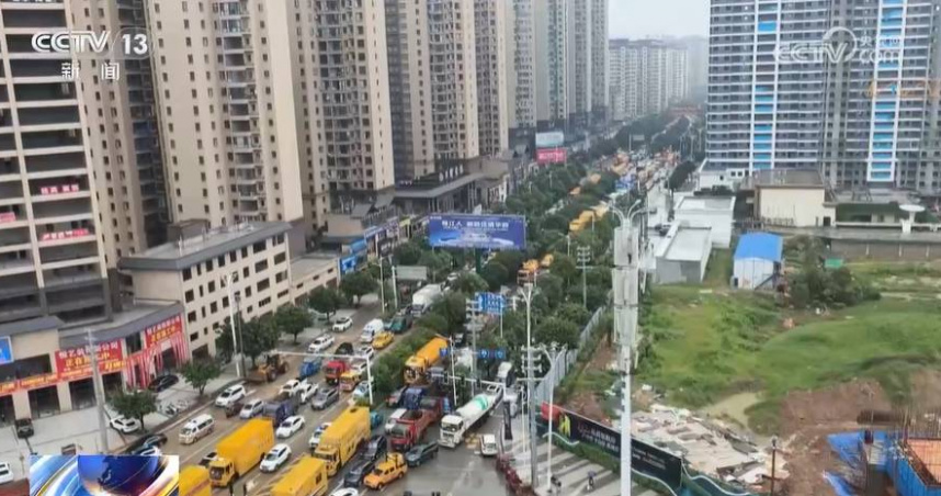 大陸貴州省榕江縣緊急組織撤離轉移群眾共4萬1574人。（圖／翻攝自央視）