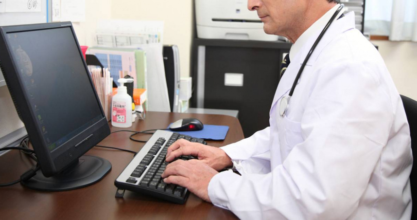 名醫高國晉猝死，引發外界對醫療人員過勞的討論。（示意圖／翻攝自photoAC）