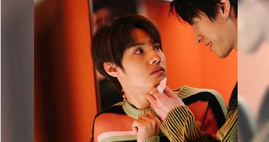 成晞（右）在《秘密關係Secret Lover》首集狂撩王君豪。（圖／《秘密關係》製作單位）