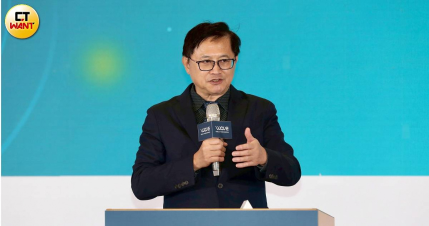 和碩董事長童子賢今日出席全台最大AI展「AI WAVE SHOW」。（圖／方萬民攝）