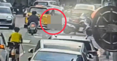 北市內湖區康寧路一段6日下午發生騎士遭計程車爆頭事故。(圖/翻攝畫面)
