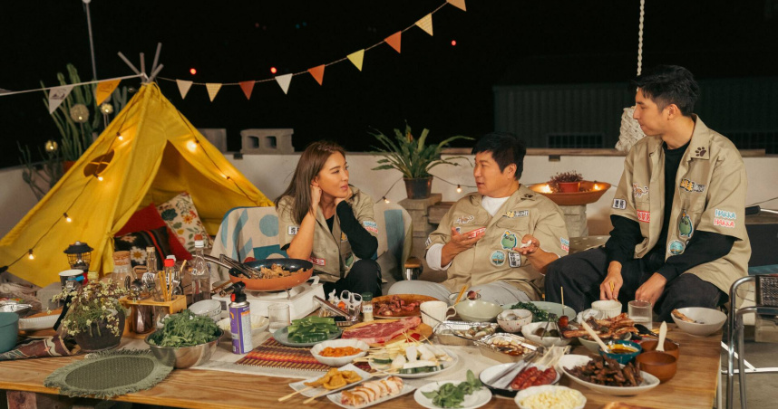 胡瓜、胡小禎、胡釋安一家人透過烤肉，享受難得的家人時光。（圖／客家電視台提供）