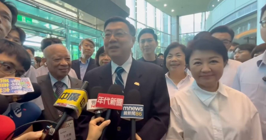 卓榮泰表示，盧秀燕是針對地方財政上困難提出說明，希望能得到協助，也跟今天提出追加預算案內容、精神是一致的，所以是就事討論這些事情，沒有吵架這件事。（圖／截自YouTube頻道 chinatimes新聞）