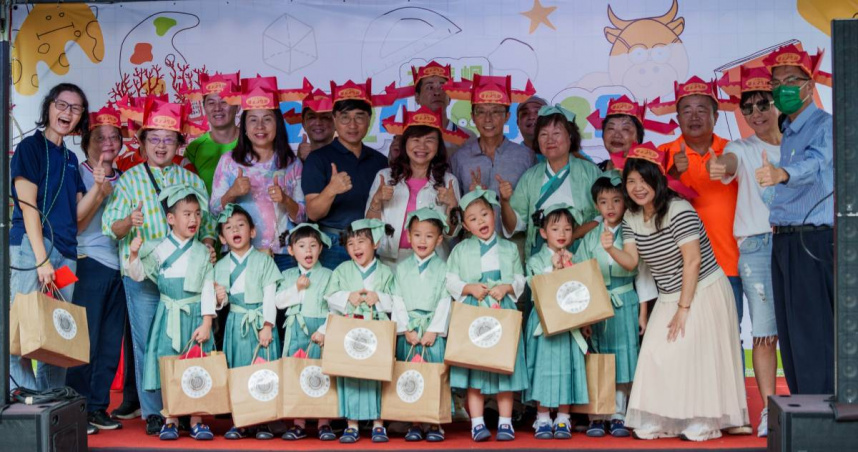 2024年大龍峒狀元文化節 合影 圖片來源：台北市大龍峒人文商圈發展促進會。（圖片提供／臺北市商業處）