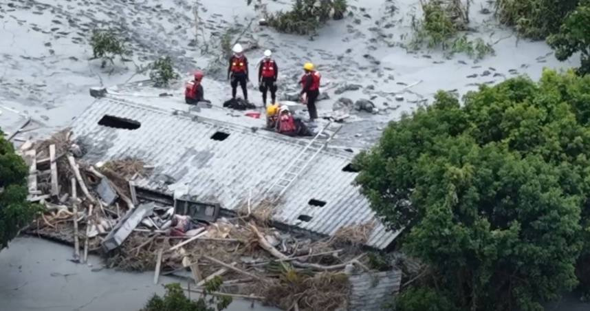 花蓮縣消防人員執行光復鄉佛祖街搜索救援任務。（示意圖／翻攝自臉書／花蓮縣消防局）