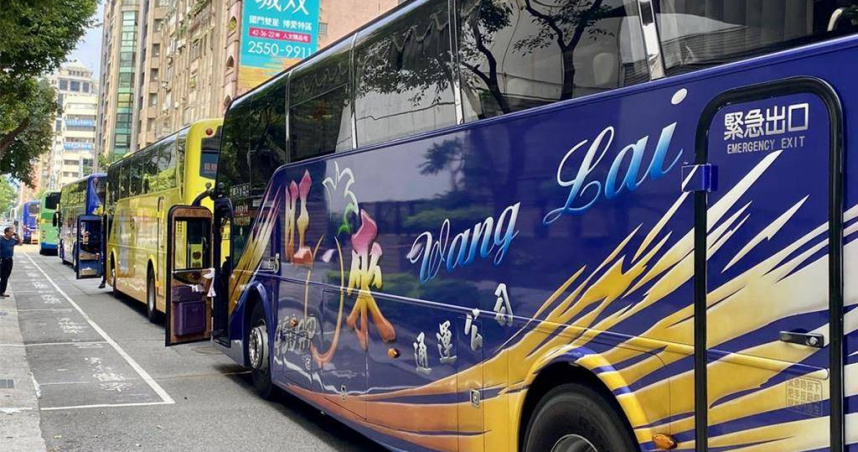 遊覽車轉跑交通車免徵汽燃費，預計10月30日實施。（示意圖／報系資料照）