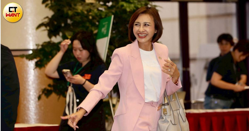 民進黨立委邱議瑩舉辦第三場市政願景發表會，提出體育、觀光、藝文三大政策主軸。（圖／方萬民攝）