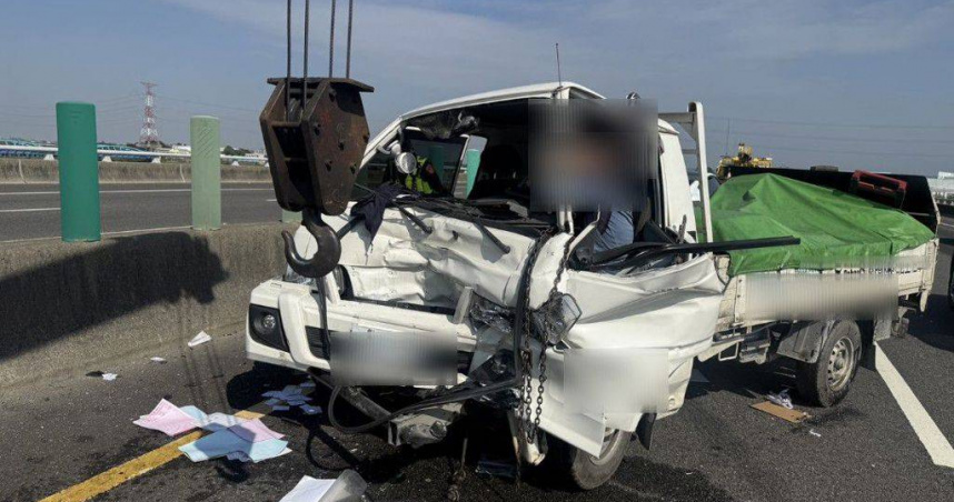 一瞬分心釀國道驚魂！施工車前減速　小貨車猛撞釀骨折