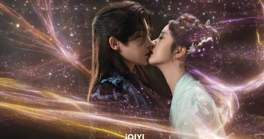 譚松韻（右）與侯明昊浪漫之吻。（圖／iQIYI愛奇藝國際版）