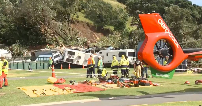 紐西蘭芒格努伊山腳下的露營區22日遭遇土石流侵襲，多輛露營車被泥石掩埋。（圖／達志／美聯社，下同）