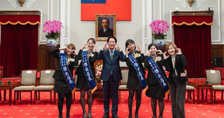 賴清德接見第28屆全國商店傑出店長並合影。（圖／總統府提供）