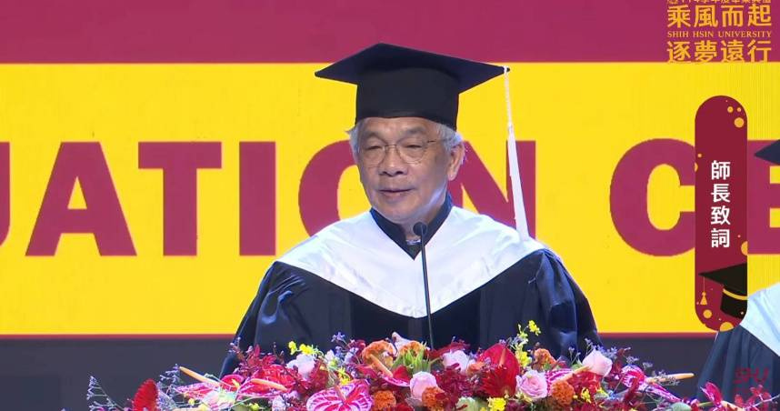 世新大學校長陳清河於碩博士班畢業典禮致詞一段話，引發爭議。陳清河今（5）日稍早發聲致歉，並自請停職停薪2個月。（圖／翻攝YouTube／世新大學）