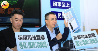 國民黨立委羅智強（右）表示，政府預算連年創新高，民眾生活卻未因此改善。（圖／周志龍攝）