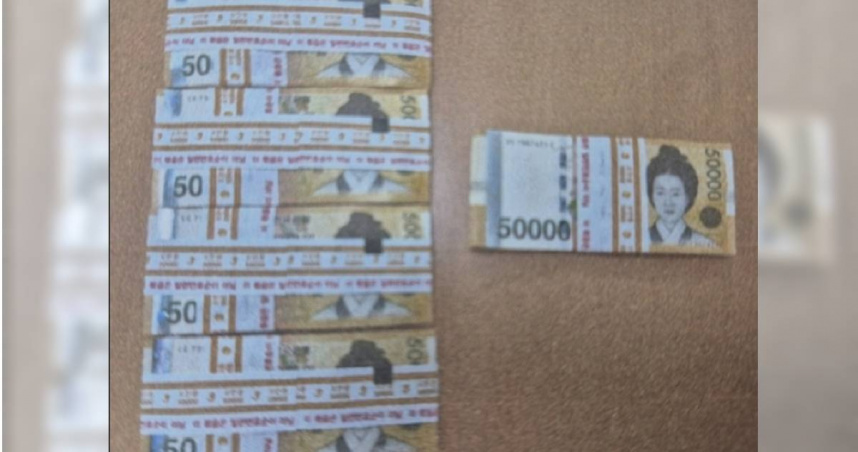南韓仁川廣域市一名60多歲男子拾金不昧，過了半年因該筆款項無人認領，扣除稅金與登報費用，警方已全數匯到其帳戶。（圖／翻攝自韓網，仁川警方提供）