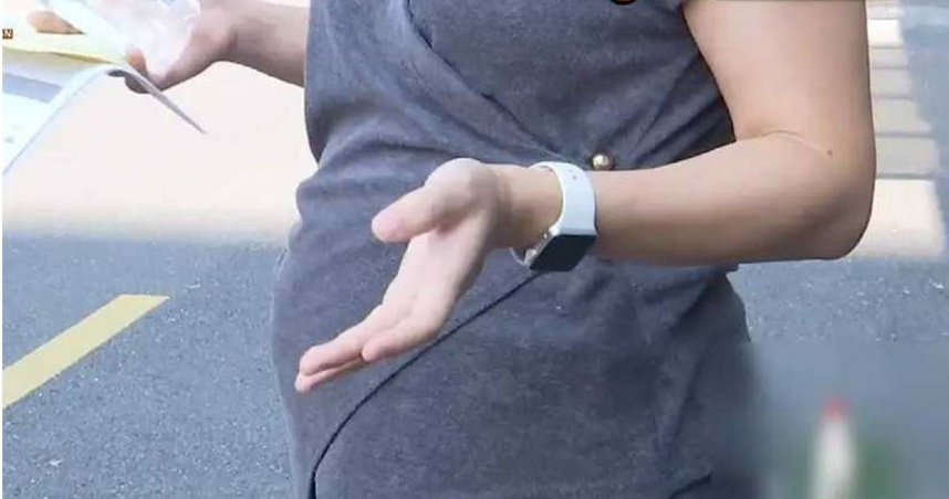 中國浙江省杭州市一名懷孕7個月的劉姓女被上門質問的快遞員嚇到送醫。（圖／翻攝微博）