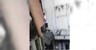 不滿樓上住戶鐵鎚狂敲地板擾清夢 男爆氣爬陽台放火