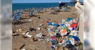 英國全面解封前夕 無良遊客湧入海灘留下滿山遍野的垃圾