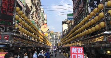 基隆廟口周邊1日中午傳出停電，台電回應因愛三高幹＃14變壓器故障導致。（圖／報系資料照）