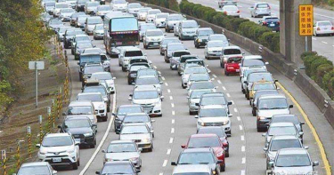 大年初二回娘家已現車潮 高公局籲走替代道路避塞車