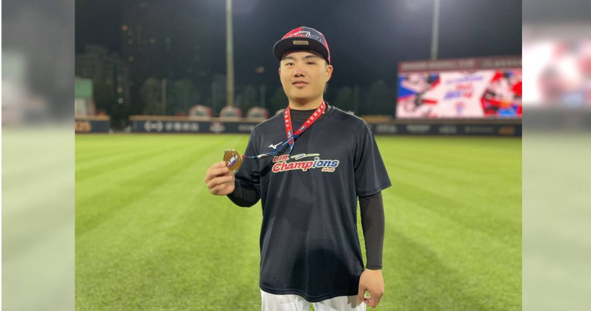 輔仁大學捕手于魁在大專棒球聯賽預賽時，被觸身球砸到左眼導致失明。（圖／中國時報毛琬婷攝）