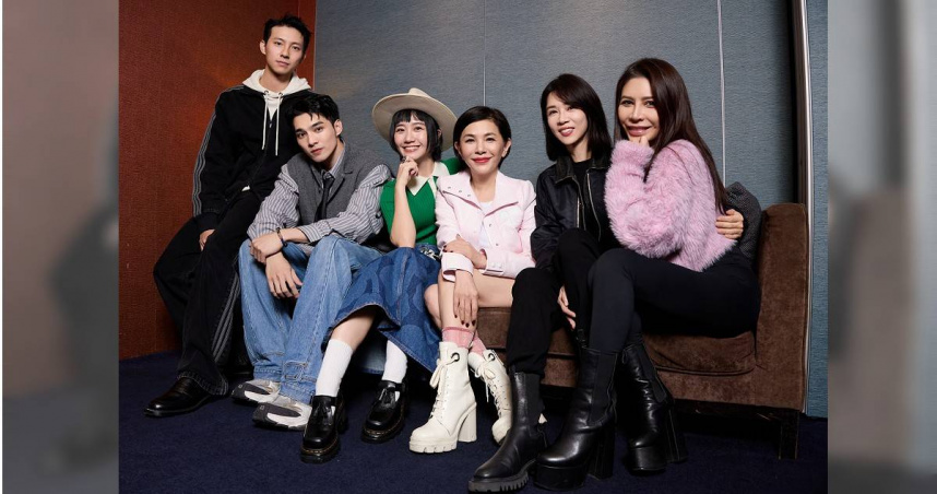 源活娛樂及天地合娛樂舉辦尾牙，左起彭千祐、黃偉晉、LULU、張清芳、謝盈萱、艾怡良。（圖／源活娛樂Ｘ天地合娛樂提供）