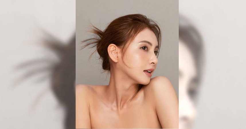 韋汝出道20年升格當闆娘，特別進棚拍攝自創品牌形象照。（圖／健康食品RAW提供）