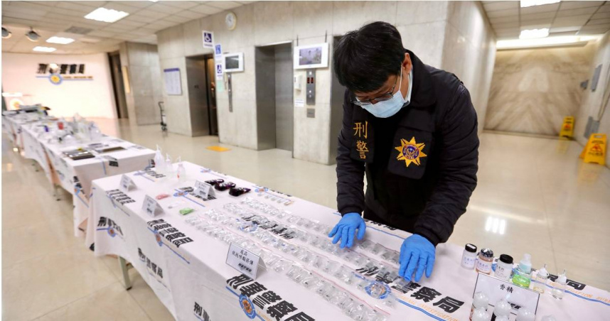 刑事局執行全國同步查緝依托咪酯專案，今年1月至2月間共破獲16座分裝場。（圖／方萬民攝）