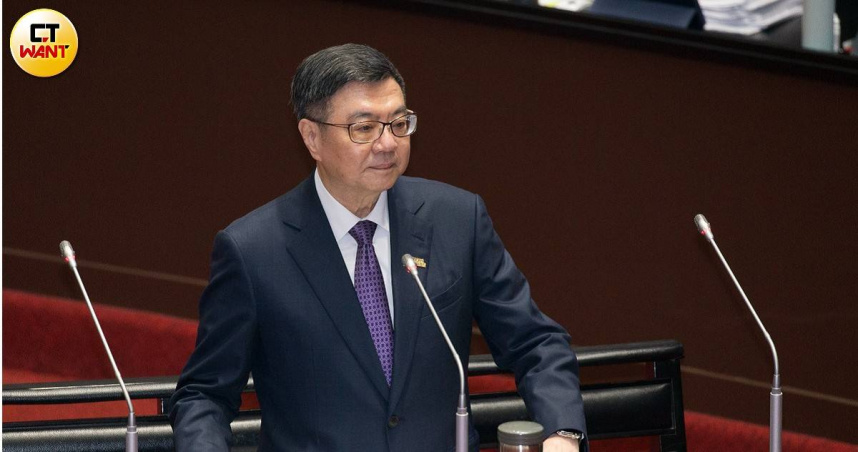 行政院長卓榮泰對立法院2025年總預算刪減狀況火氣不小。（圖／黃威彬攝）