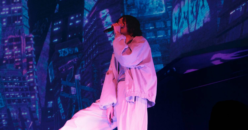 米津玄師一連兩天在小巨蛋開唱，吸引2.2萬粉絲到場支持。（圖／大鴻藝術提供）