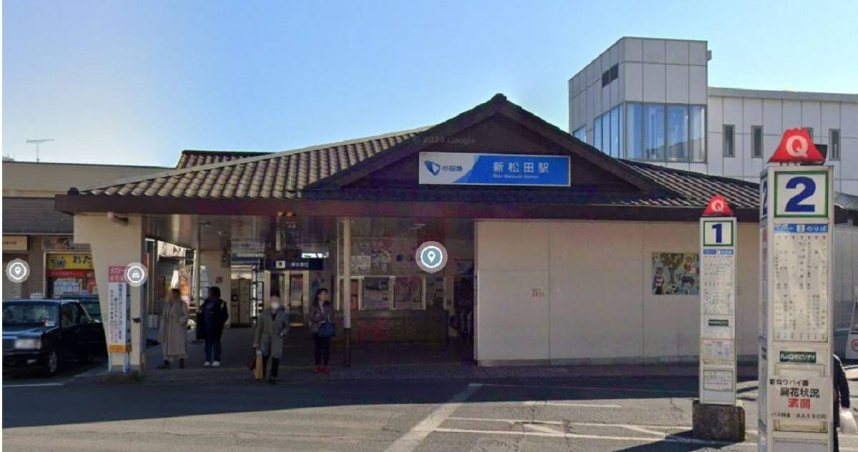 日本一名男子將泡麵倒入一部市值約新台幣33萬元的售票機，導致機器故障。（圖／翻攝自Google Maps）