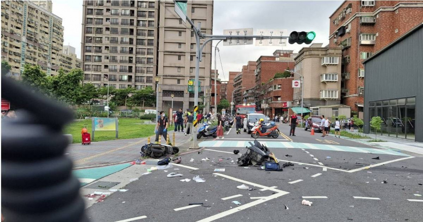 造成北大國小前3死11傷車禍的肇事余姓老翁，其因腹腔出血術後被轉往加護病房觀察中。（圖／翻攝畫面）