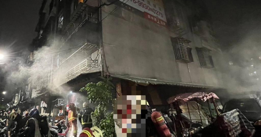 新莊28日晚間傳火警，50歲林男經搶救後脫險，目前插管治療中，請大家為他集氣。（圖／翻攝畫面）