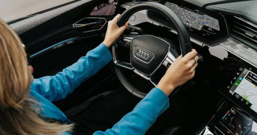 大陸一名尤姓男子嫌妻子開車速度太慢，竟當街家暴。（示意圖／Pexels）