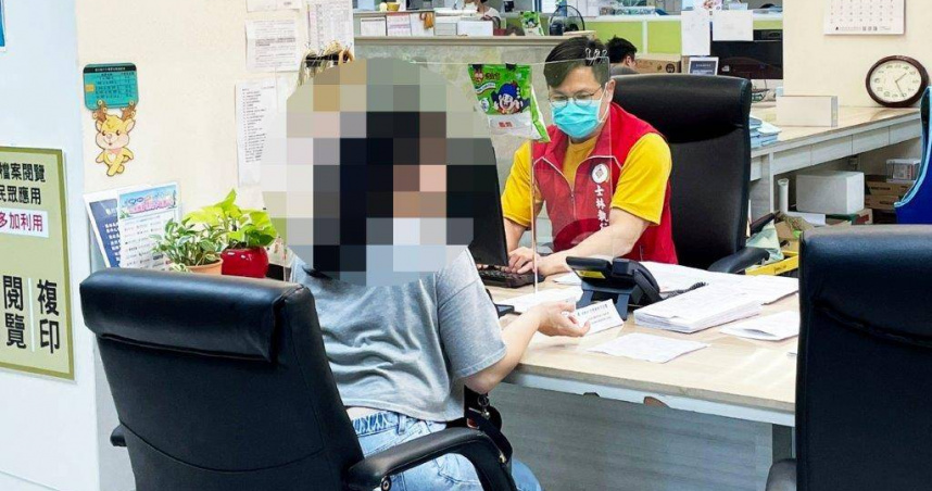 女子攜超量香菸入境遭重罰，士林分署扣押股票秒繳清。（圖／法務部執行署士林分署提供）