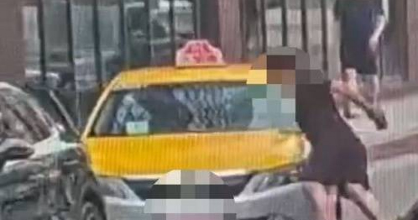 台北市大安區忠孝東路、延吉街口發生運將與女友街頭暴力事件。（圖／翻攝畫面）