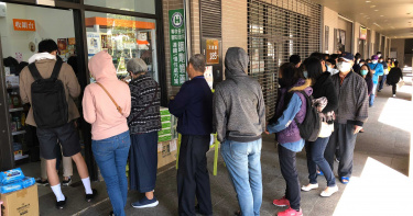 退警批政府賣口罩「發國難財」挨告 檢:言論可受公評不起訴