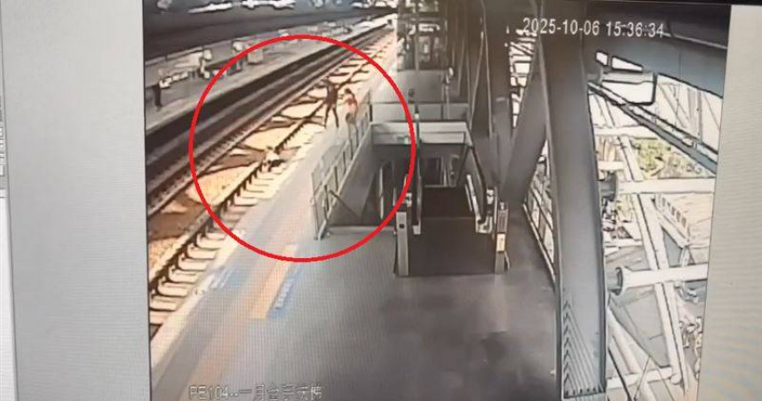 台鐵五權車站，昨發生乘客把站務員推落軌道事件。（圖／翻攝畫面）