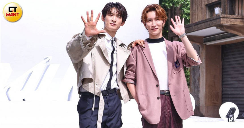 Snow Man成員向井康二（左）、渡邊翔太（右）現身華山快閃店。（圖／楊澍攝）