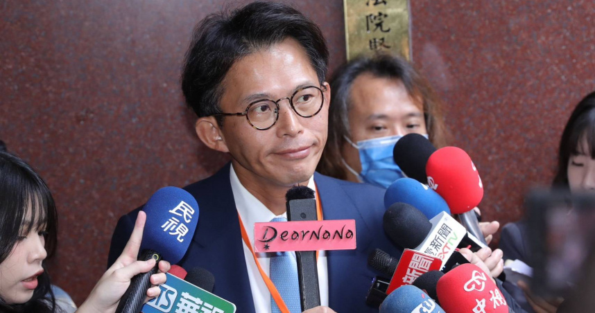 黃國昌駁斥鏡週刊報導，並揚言提告。（圖／周志龍攝）