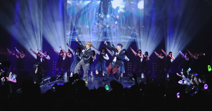 GX特別以男高校生造型與avantgardey同台。（圖／B’in Live Entertainment提供）