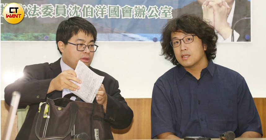 重慶公安以「分裂國家罪」立案調查民進黨立委沈伯洋（右）。（圖／黃鵬杰攝）