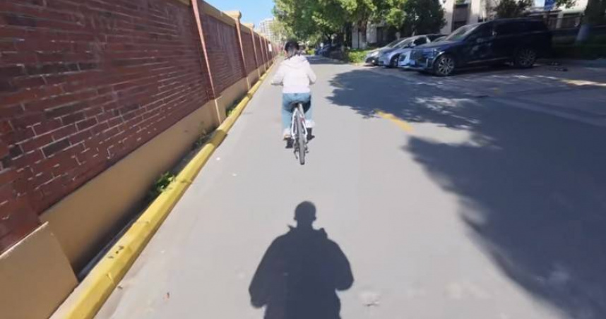 大陸上海體育大學體育教育專業研究生李隆順的創業經歷，近日在網路上引發熱議。（圖／翻攝自上觀新聞）