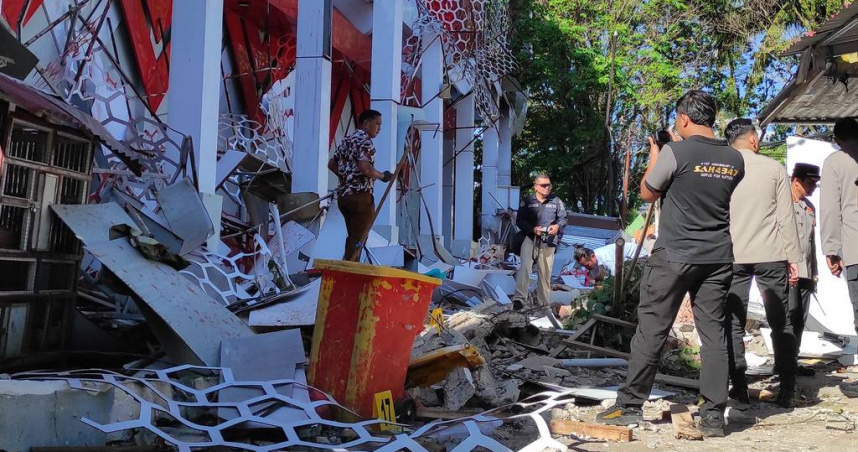 印尼外海發生規模7.4強震，我國氣象署短時間內發布4次海嘯消息。（圖／達志／美聯社）