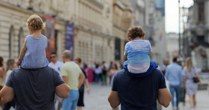 台灣生育率持續下降，少子化問題備受關注，網友在Dcard分享心聲，懷念婚前自由生活引發討論。（示意圖／Pixabay）