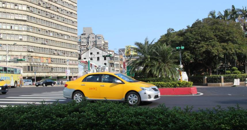 一位民眾搭計程車沒帶現金，也不能用行動支付，司機想到一辦法成功抵銷車資。（示意圖／photoAC）
