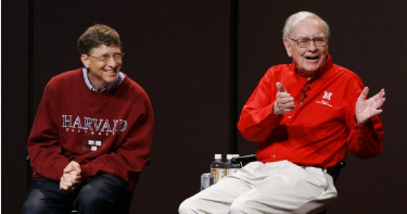 巴菲特（Warren Buffett）與比爾蓋茲（Bill Gates）情誼因艾普斯坦事件產生裂痕。（圖／達志／美聯社）