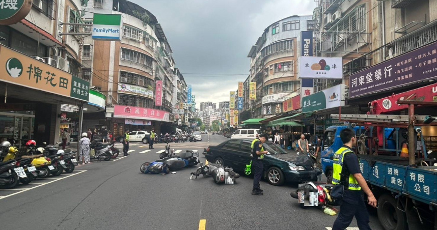 8旬老翁疑操作不當土城街頭暴衝　連撞6車害6人受傷