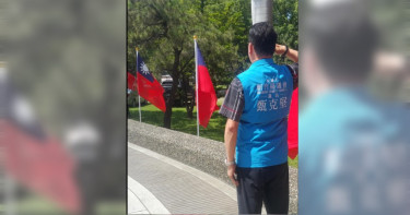 竹縣議員父辦升旗典禮 意外跌落司令台離世
