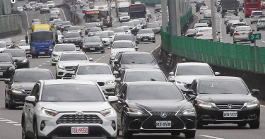 交通部高速公路局指出，春節連假時間夠長可以分散車流，初一至初五國道交通量明顯上升。（圖／本報資料照）