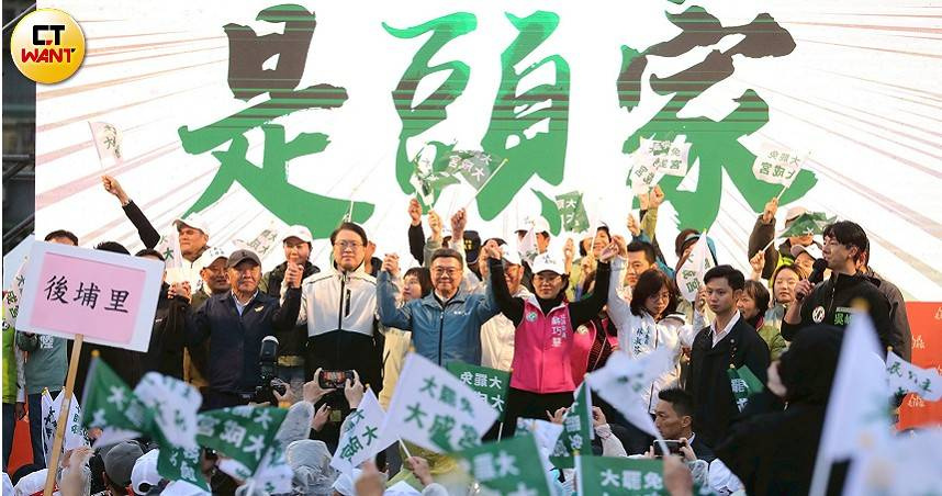 民進黨公職與行政閣員如火如荼地推行大罷免宣講，然而資深民進黨籍高雄市議員黃明太提出示警，呼籲回歸理性溝通。（示意圖／劉耿豪攝）
